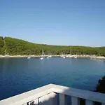 Apartman Beachfront In Tri Porte, With Sea View, Terrace, Air Conditioning, Wifi 5208-2 Potirna