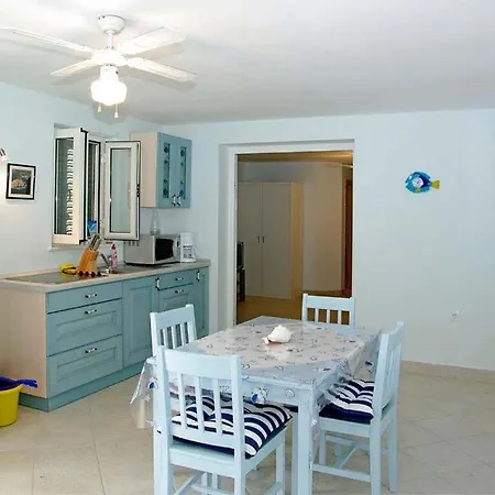 Beachfront In Tri Porte, With Sea View, Terrace, Air Conditioning, Wifi 5208-2