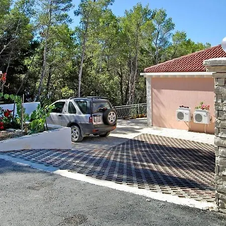 Beachfront In Tri Porte, With Sea View, Terrace, Air Conditioning, Wifi 5208-2 Potirna