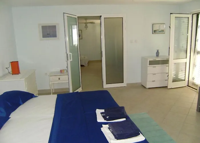 Beachfront In Tri Porte, With Sea View, Terrace, Air Conditioning, Wifi 5208-2 Apartment Potirna
