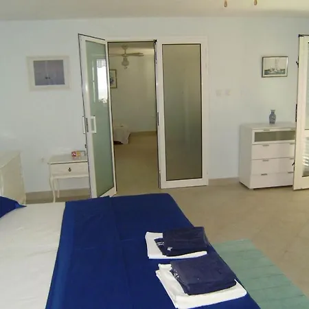 Beachfront In Tri Porte, With Sea View, Terrace, Air Conditioning, Wifi 5208-2 Apartment Potirna