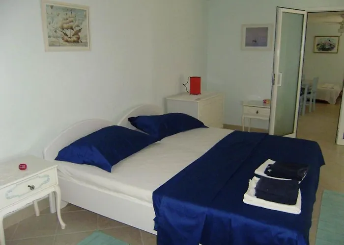 Beachfront In Tri Porte, With Sea View, Terrace, Air Conditioning, Wifi 5208-2 Apartmán